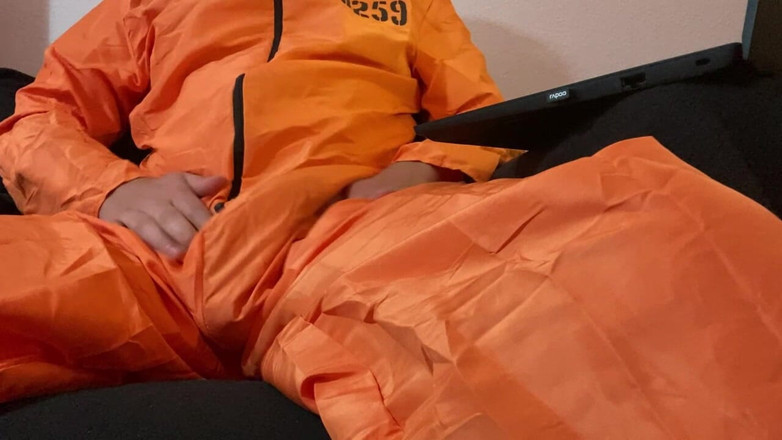 Leonboy04: Il giovane detenuto in uniforme condannato si masturba il suo...