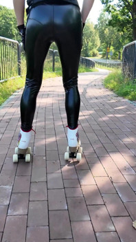 Model luncur roller lateks dikongkek oleh orang asing rawak