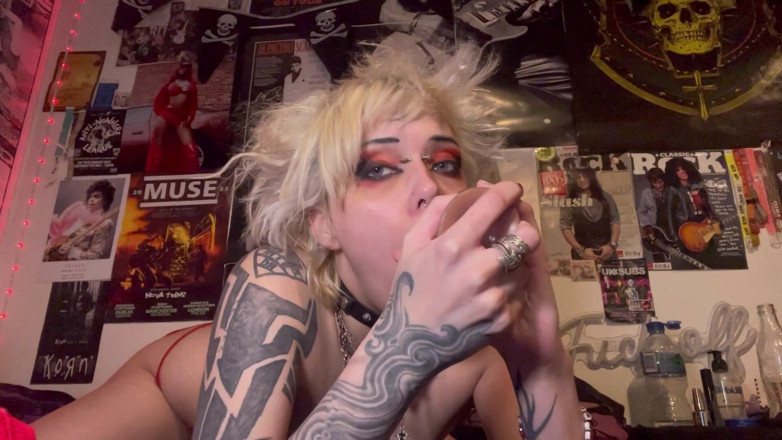 Glitterqueen1999: Stepsis Glitterqueen1999 Wants to Try Deepthroat and Anal Taboo Lipstick...
