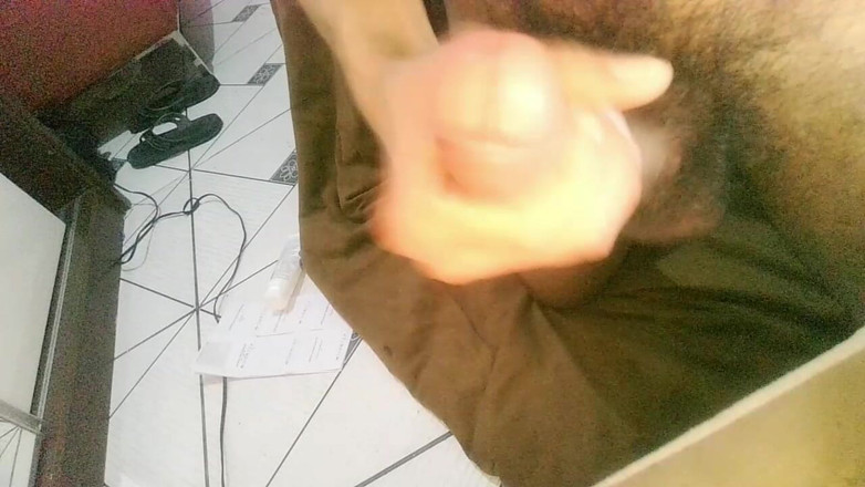 Virtual ToyBoy: Pentelhudo Bastard menampilkan pertunjukan eksibisionisme