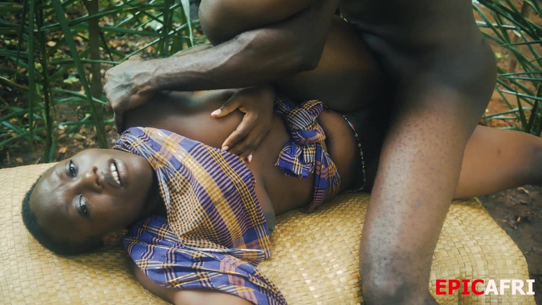 Epicafri: मेरे सौतेले भाई की नई पत्नी को मेरे लंड पर फुहार पसंद है