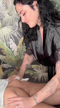 Josie Jaxxon Offers Extra in Home Massage Services