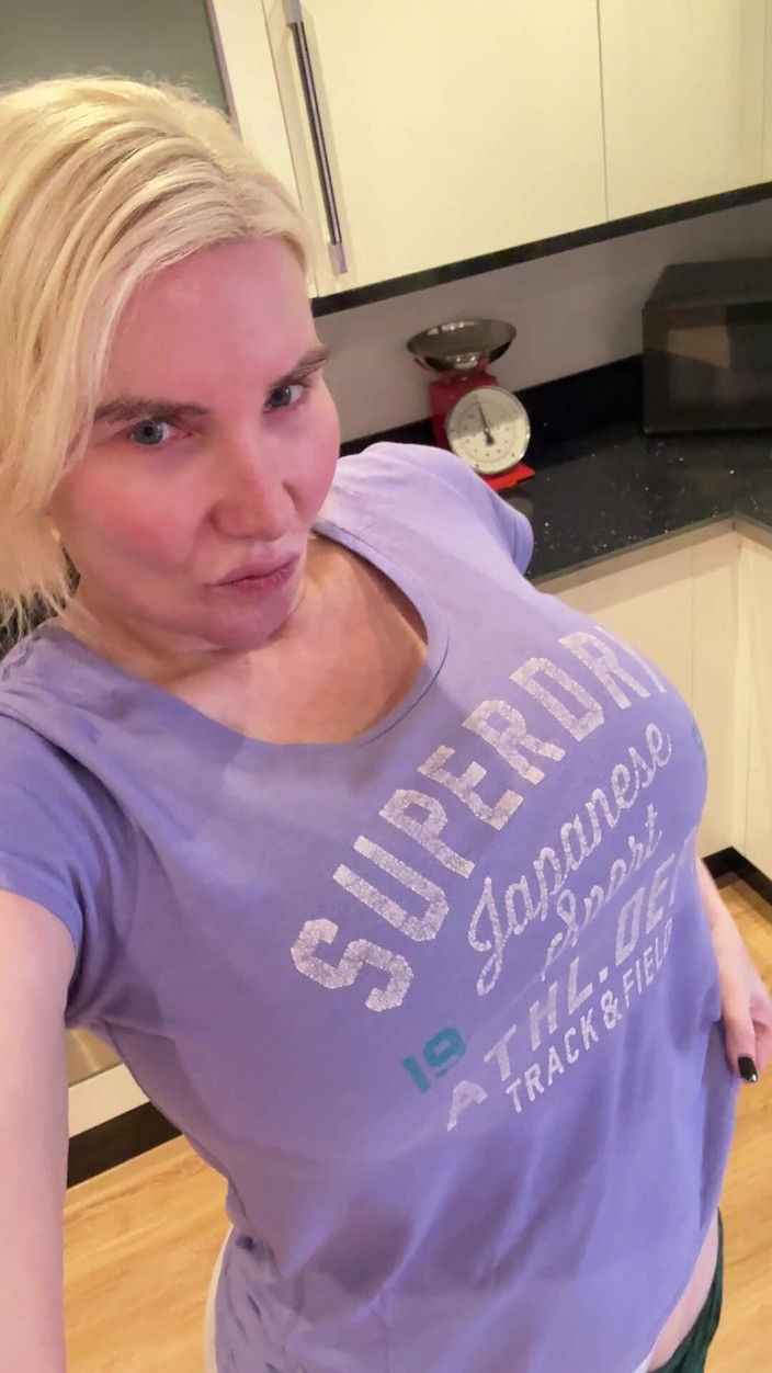 Sophie James: Chiloți pensionari skanky ruinate Antrenori joc transpirat