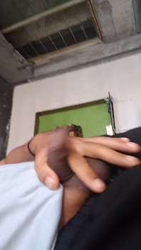 Tira in pubblico