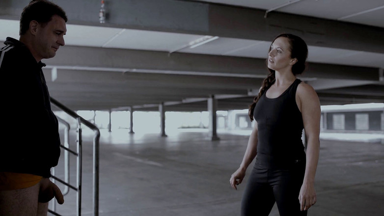 Amalie von Stein: 在停车场里射了这个陌生人！