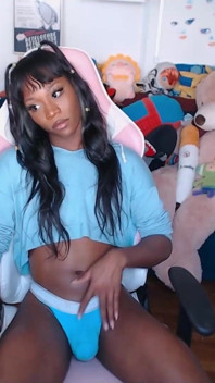 Lepkavá Cumshot Self Faciál od Black Trans Girl Vanniall