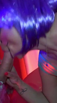 Eva May Meets the Pink Clowns
