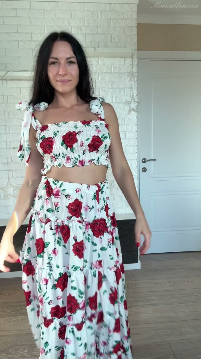 Princess Monica: 服装尝试模特，边边，身体抹油，手淫，高潮
