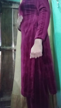 Indiana transgênero gaurisissy olhando sexy em rosa Salwar Kurta parecendo uma dona de casa prostituta