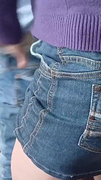Mi masturbo per la mia sorellastra e il sesso della matrigna