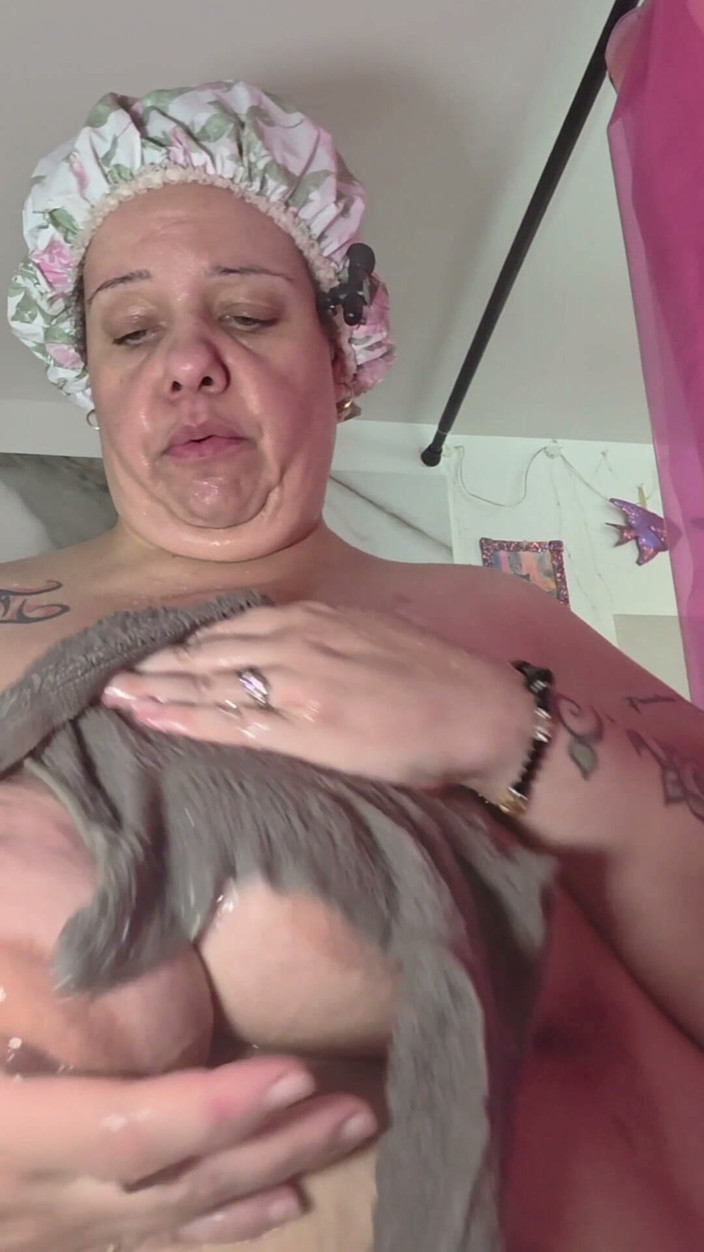 LustyPeachesofSin: Sinův čas na koupel