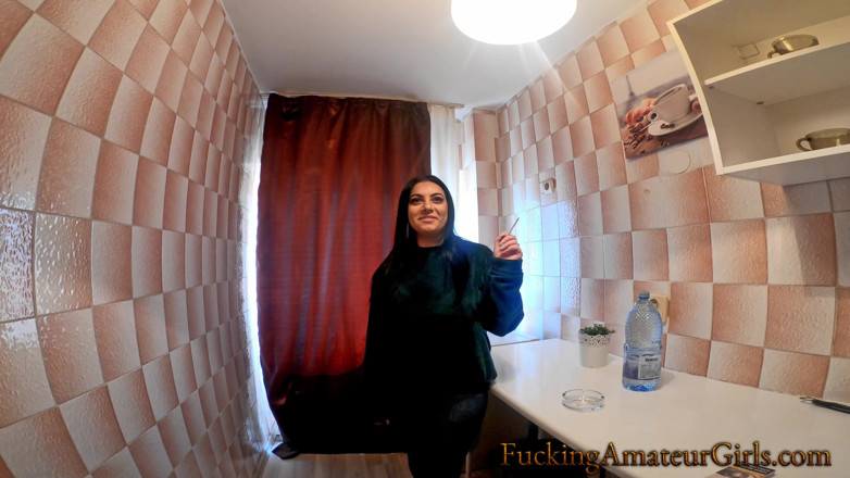 Fucking Amateur Girls: Przychodzi na sesję zdjęciową i dostaje cały shebang