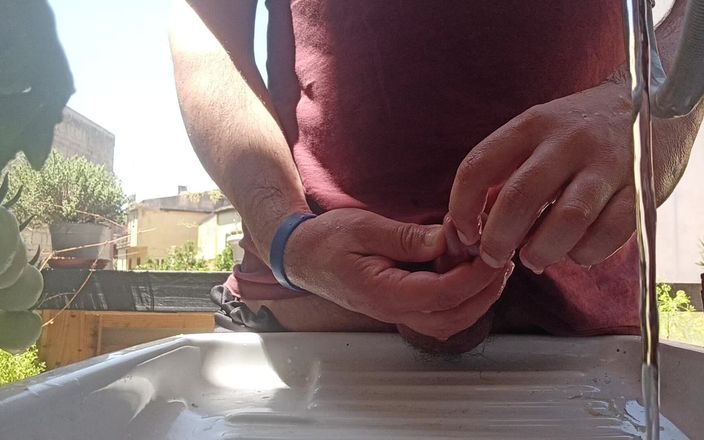 Kinky Guy: Açık havada Summer Pee