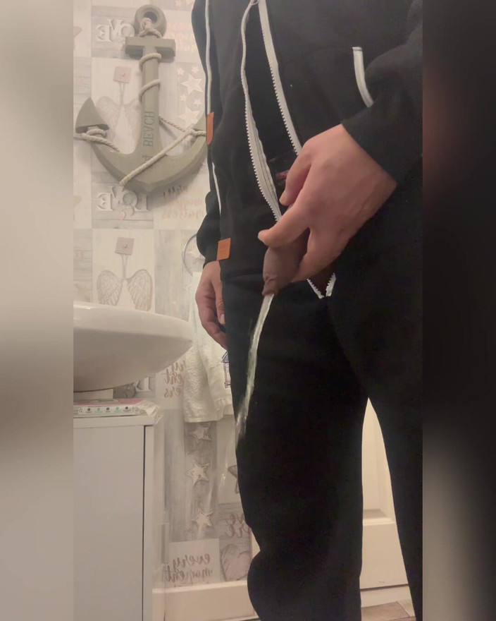 Hot dick in your ass: Yo y mi gran polla meando, ¿te gusta ver una gran...