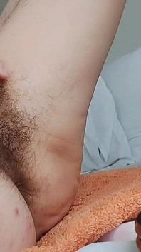 Mi masturbo al mattino per essere allegro tutto il giorno.