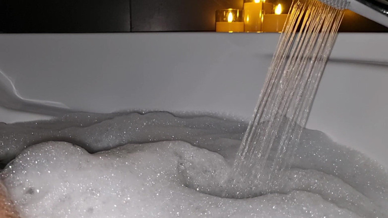 Alexander Audran: Siapa Yang Mahu Keep Me Company? Saya Tab mandi panas...