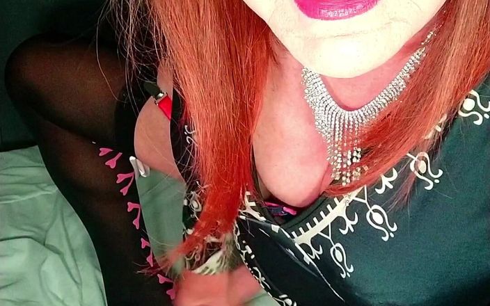 Emma Browne: Trans kızıl saçlı büyük memeler oynuyor