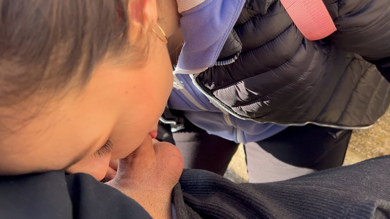 I-Love-Her-Feet: Pasangan hot ini lagi asik nyepong kontol dan seks anal...