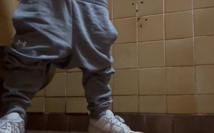 10 inch daddy: dans les toilettes