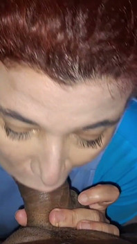 Si jalang memberikan saya blowjob di gudang sebelum meninggalkan kerja
