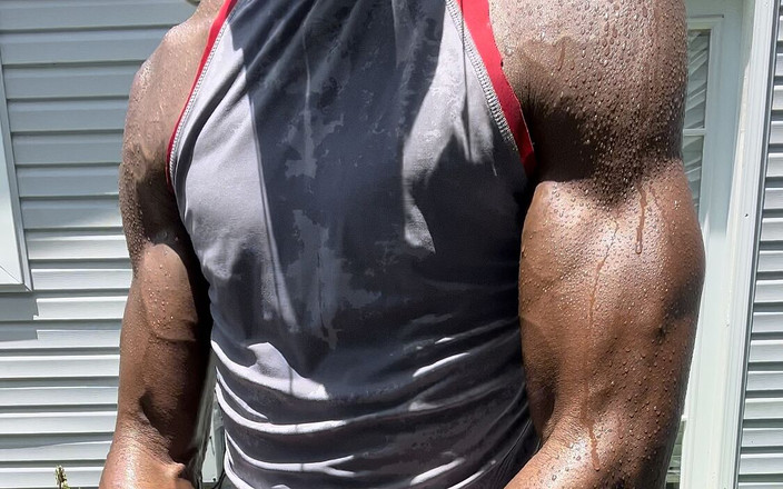 Wanting me studio: Sexy černý muž - Sexy Muž - Červený sval Venku