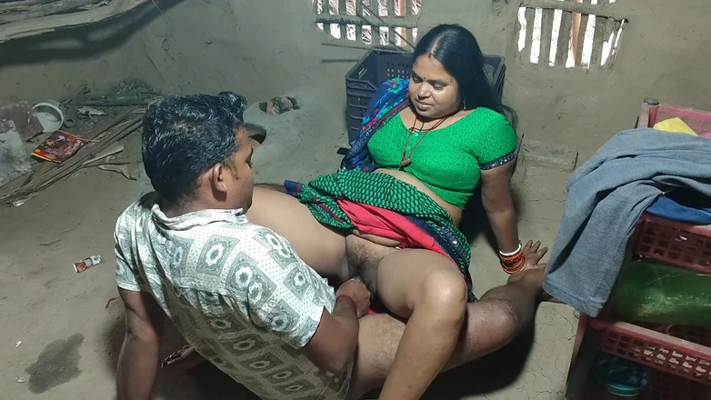 Raju Raju: J’ai aimé baiser la voisine nue dans un village, baise...