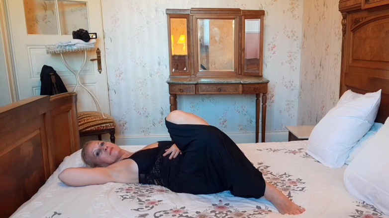 Selena701: Mature Blonde Wife Enjoys Sex