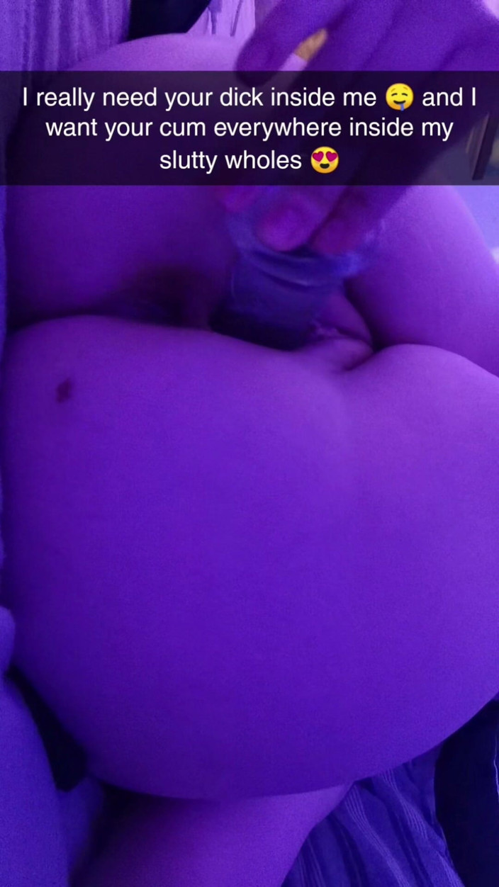 Joyliii: Joyliii Fucks a Dildo