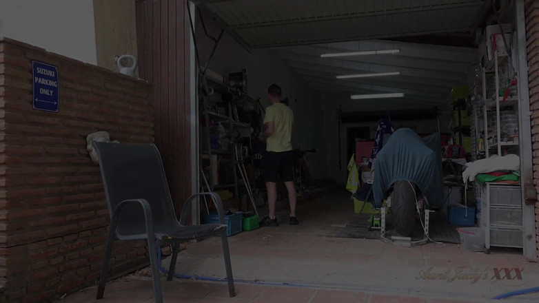 Aunt Judy's XXX: MosterJudysXXX - Bystig amatörcougar Jojo förför mekanikern