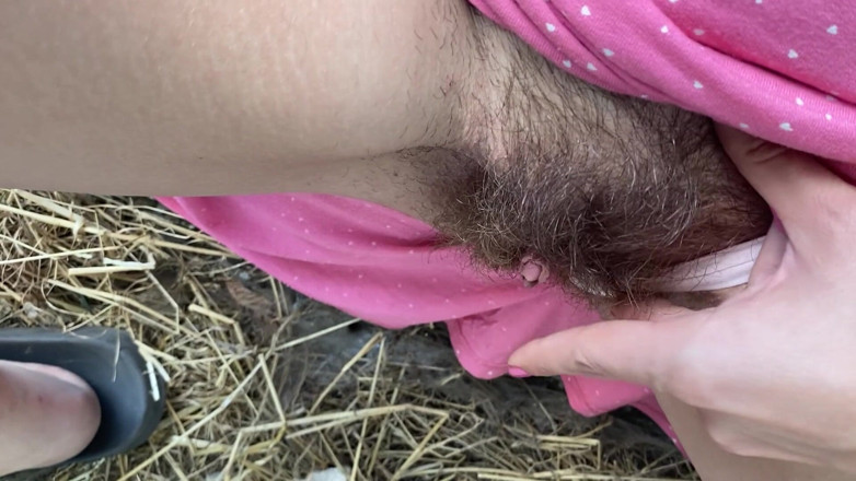 Cuteblonde666: Minha buceta peluda e clitóris grande
