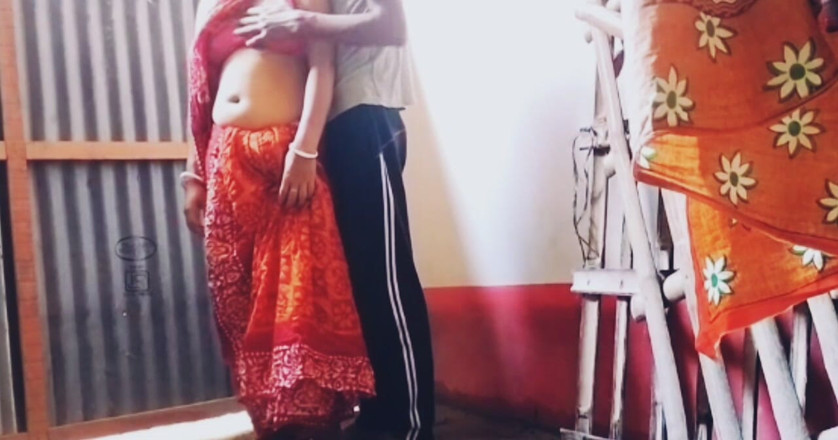 Teensex: Mon beau sari porte une bhabhi à gros nichons qui attend...