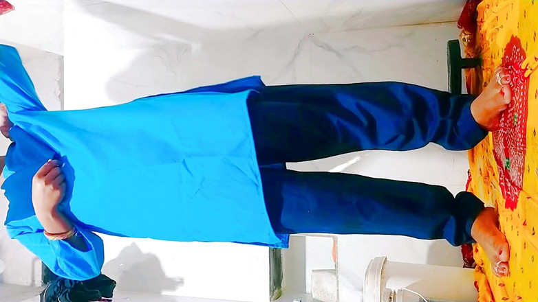 Rakul008: Sexy vysokoškolačka stříká. indický vysokoškolský učitel nahrál vysokoškolačku v koupelně...