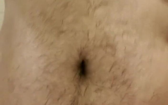 Chunky Belly Boy: Ventre qui trémousse et gode sous la douche