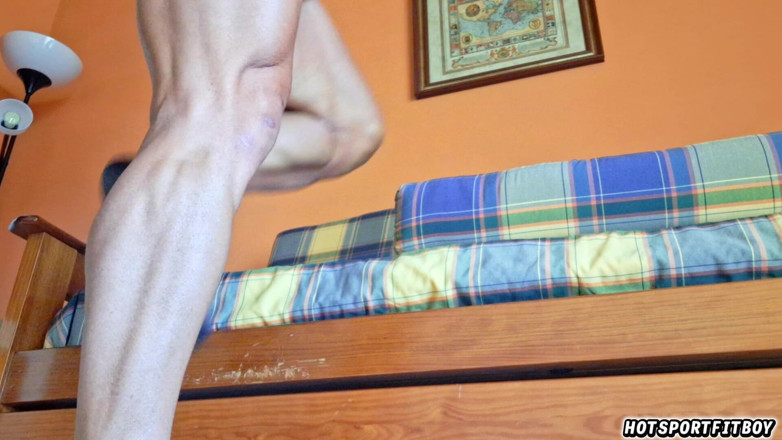Hotsportfitboy: Anh chàng hứng tình làm đồ nội thất điên cuồng - bàn, ghế,...