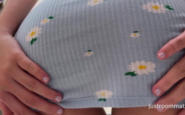 Sarahroomie: Ich lutsche den schwanz meines stiefbruders in der umkleidekabine