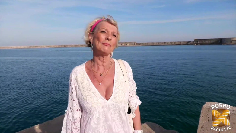Porno Baguette: Eva 70 years old still wants two beautiful cocks