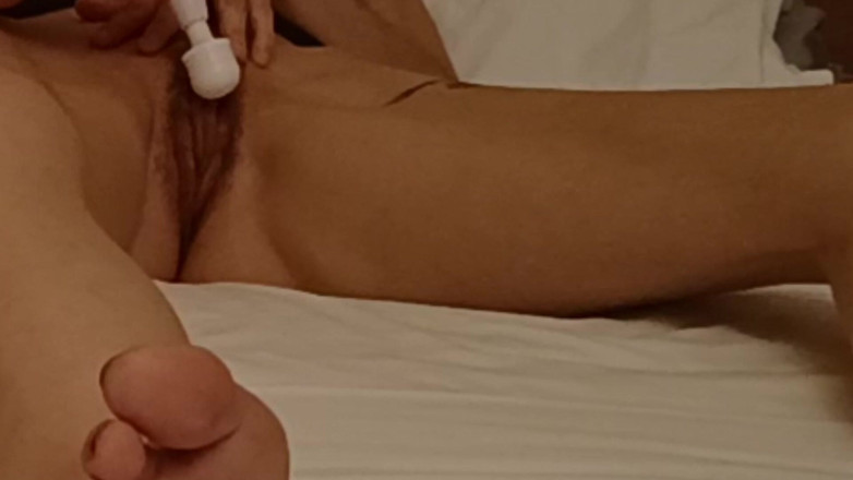 Dominixxx: Келлі та її пульсуюча пизда в момент любовного задоволення та сильного оргазму