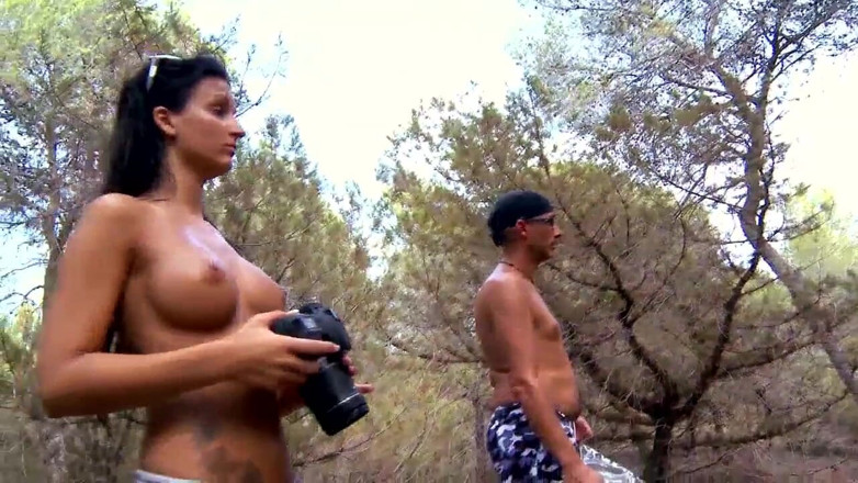 Wonderfull Bigboobs: BIGTIT - Un fotograf o filmează în timp ce pozează sexy, dar...