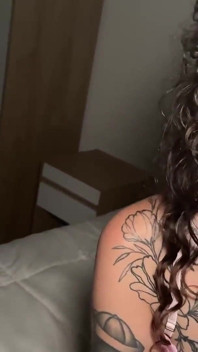 Tatuagens submissas, sexo intenso, sexo na garganta, tapas e tratamento facial!