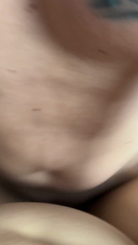 La troia pawg che dice porcate vuole che papà sborra nella sua figa
