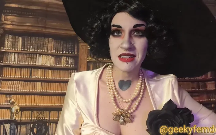 Geeky Femdom: Lady Dimitrescu有一个小吃
