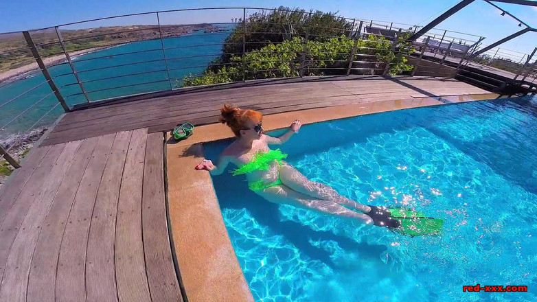 RedXXX: プールサイド視点!