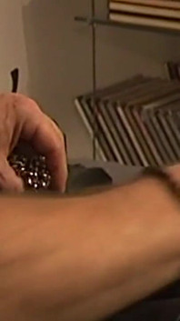 Madura morena milf gozada e acorrentada para brincar