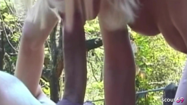 Shemale TS Collection: Blonďatá Perverzní Shemale Agnes šuká análně venku s kondomem