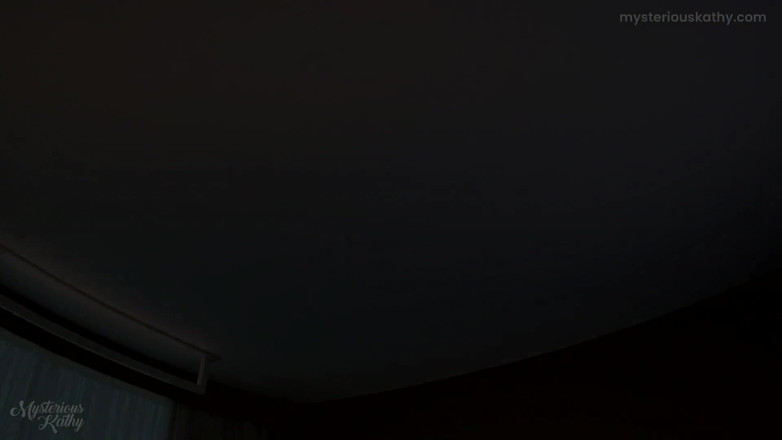 Mysterious Kathy: Yastıkla sikişiyor kremsi fışkırtma orgazmı - gizemli Kathy