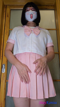 Camerino di sissy Kanisa: prova il rosa Seifuku (uniforme giapponese del marinaio del college)