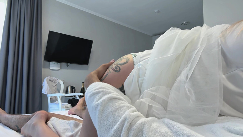 LuxuryNut: Я завагітніла від коханця! І він прийшов на моє весілля!