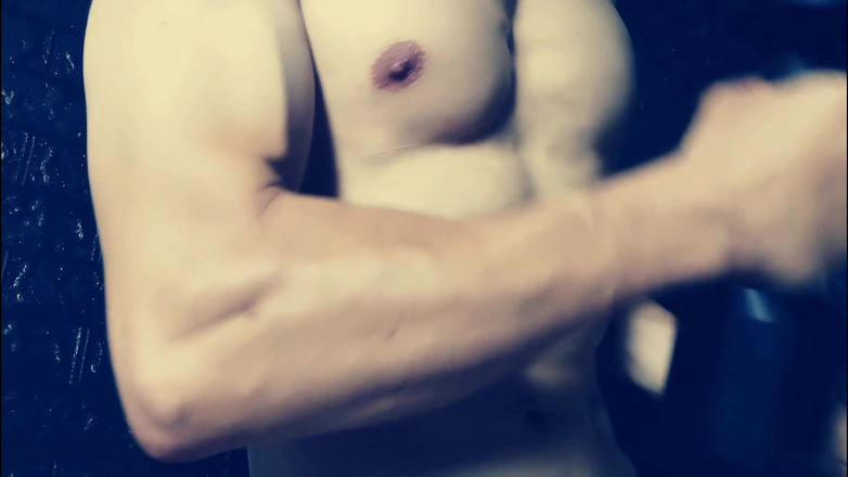 SEXY_GUYBEST: 我训练了一个性感美丽的大鸡巴的能量，这样它总是非常坚固和强大