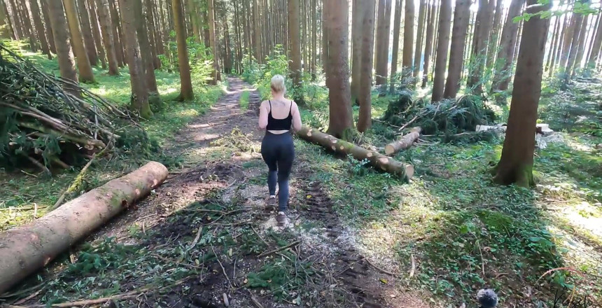 Lea Kirsch: Neues video: Brazenly beim joggen gepackt! Hiker gibt mir einen...
