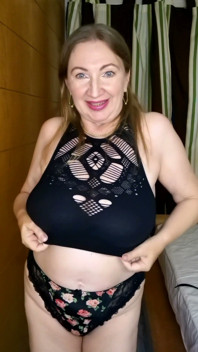 MILF ร้อนแรงหน้าอกใหญ่ธรรมชาติ สั่นนมโชว์